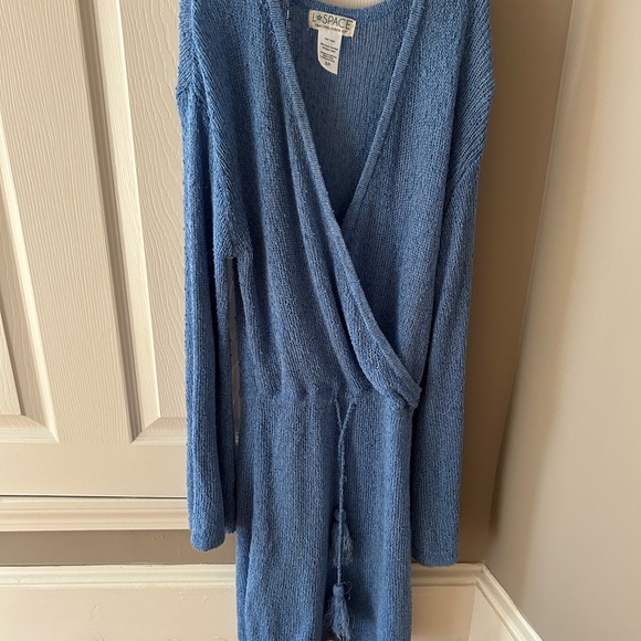 Revolve knit cover up or dress great condition - Picture 2 of 3